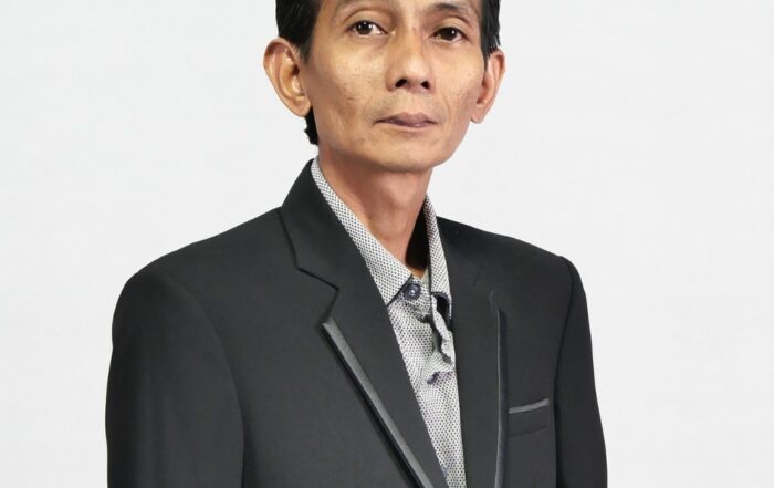 Dr. Rully, S.Sn., M.Ikom